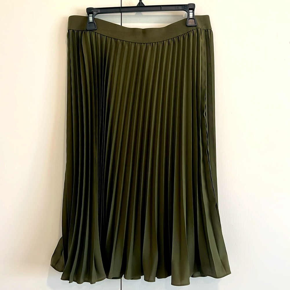 NWT: High Waisted Pleated A-Line Swing Skirt, Army Green, XL